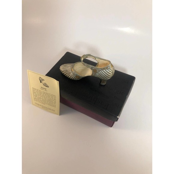 Just The Right Shoe Collection (Circa 1926) Sunray
In original Box New … - Picture 3 of 3